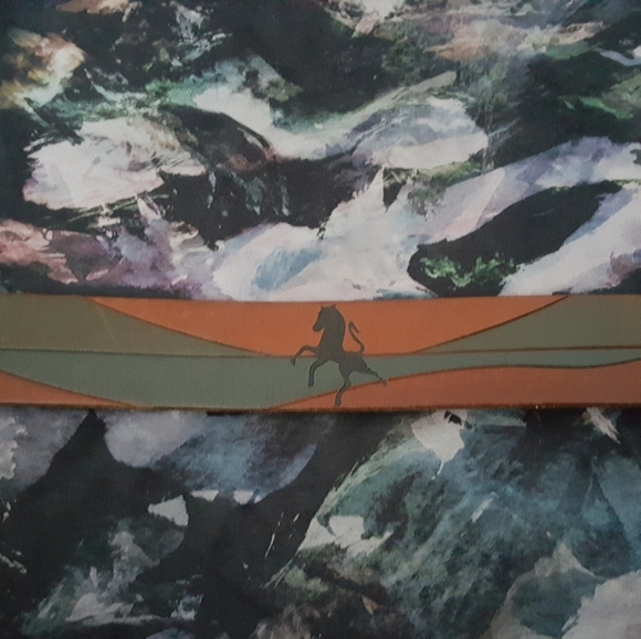 Vintage Guess Brown and Green Horse Horizon Leather Belt - Picture 1 of 5